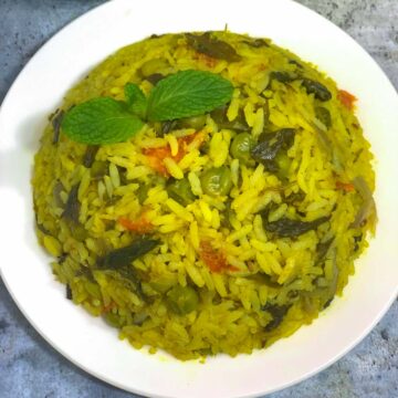 methi leaves pulao served in a plate