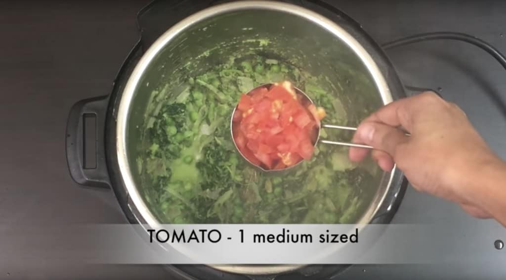 adding tomatoes to methi pulao