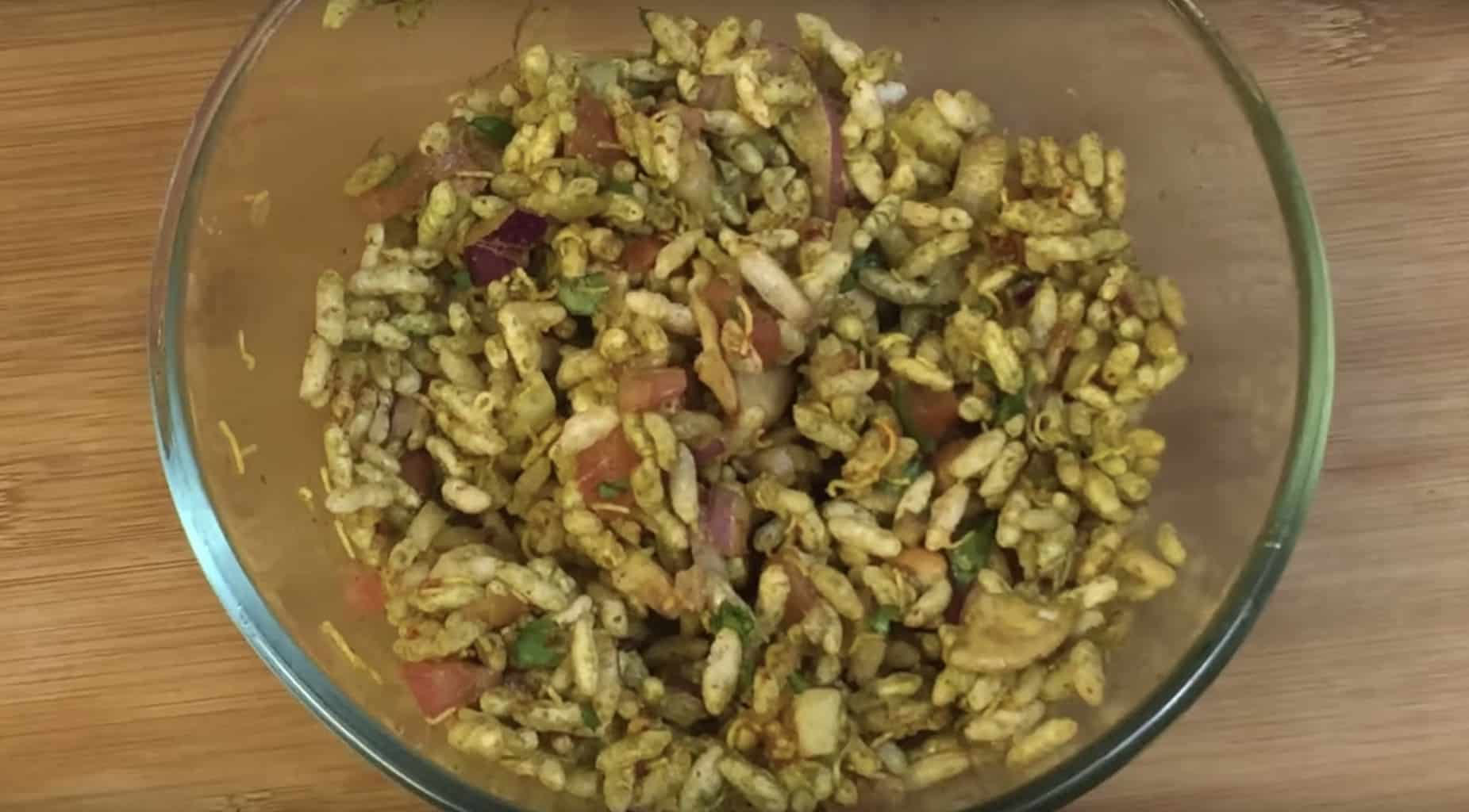 bhel puri chaat in a bowl