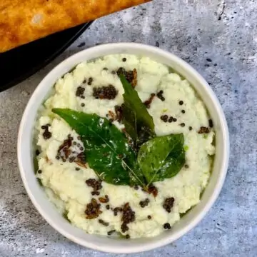keto coconut chutney served in a bowl with keto dosa on side