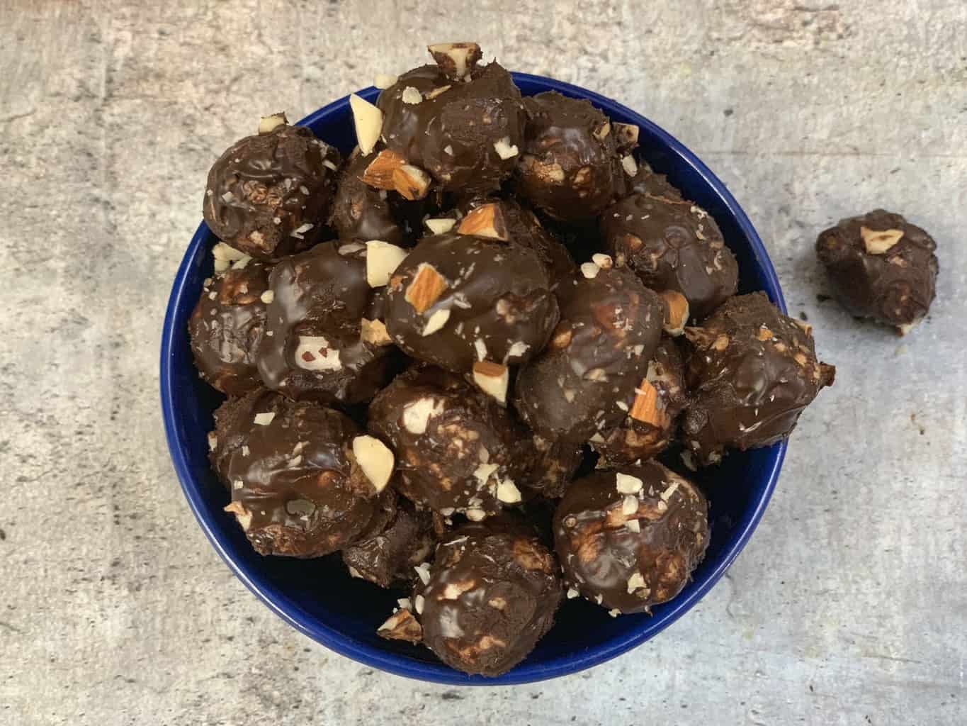 chocolate makhana served in a bowl