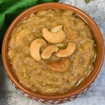 instant pot sweet pongal served in a bowl garnished with roasted cashewnuts