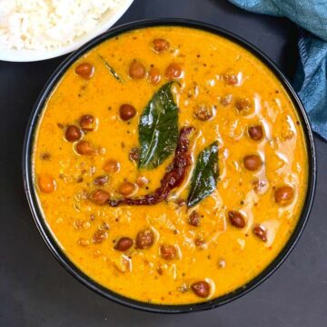 Kadala Curry served in a bowl with side of rice