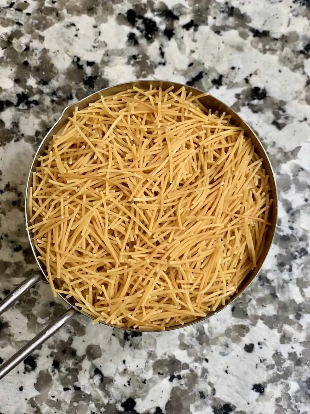 Roasted Vermicelli in a measuring cup