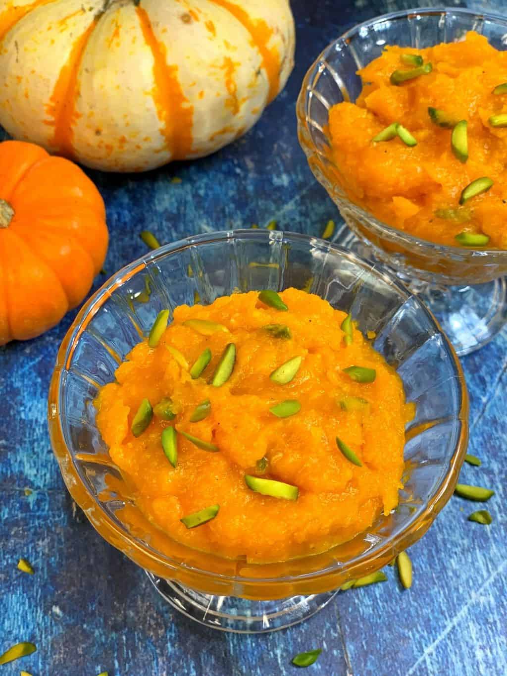 instant pot pumpkin halwa/kaddu ka halwa served ina glass bowl with pumpkin on side