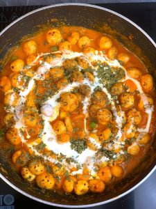 garnish phool makhana paneer matar curry with cream, kasuri methi and garam masala.