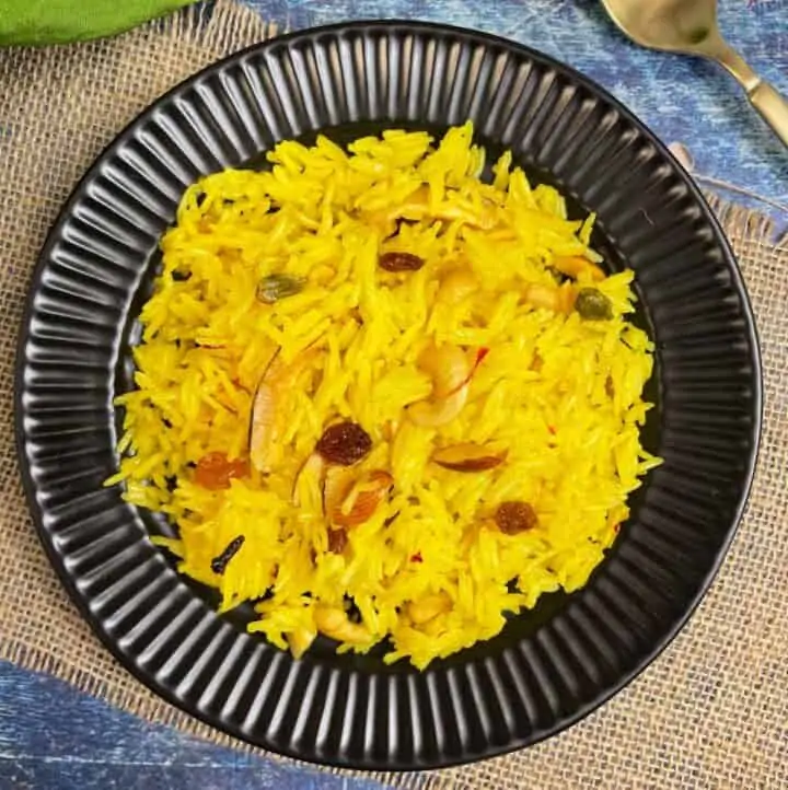instant pot meethe chawal (sweet rice) served on a plate
