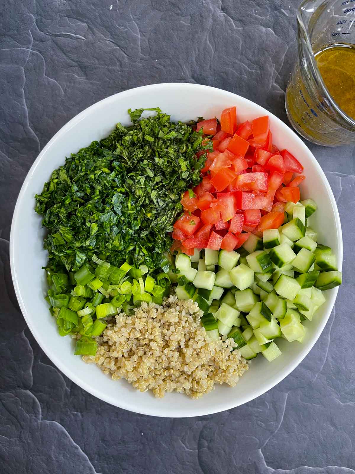 place all the ingredients for salad in a bowl