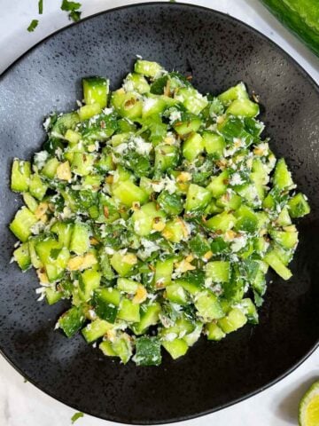 Kakdi Koshimbir served on a plate with lemon wedge on the side