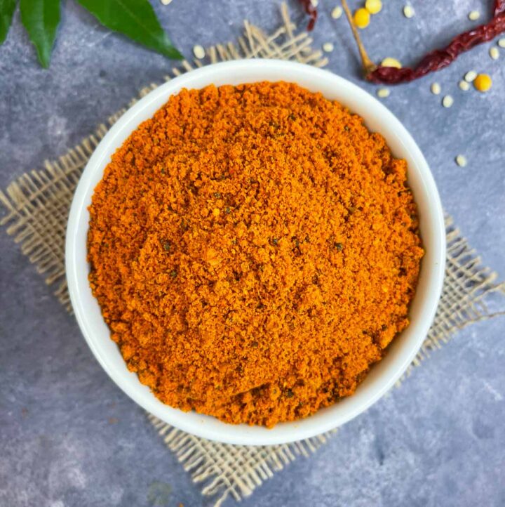 chutney powder served in a bowl
