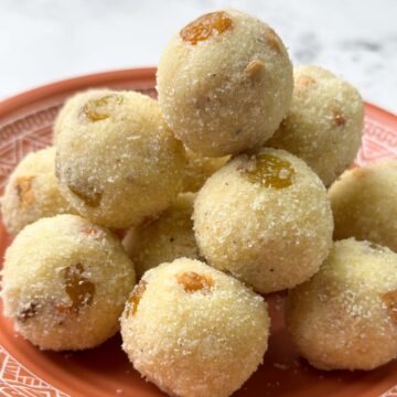 rava ladoos stacked on a plate