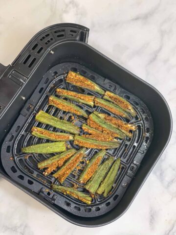 perfectly air fried bharwa bhindi in the basket