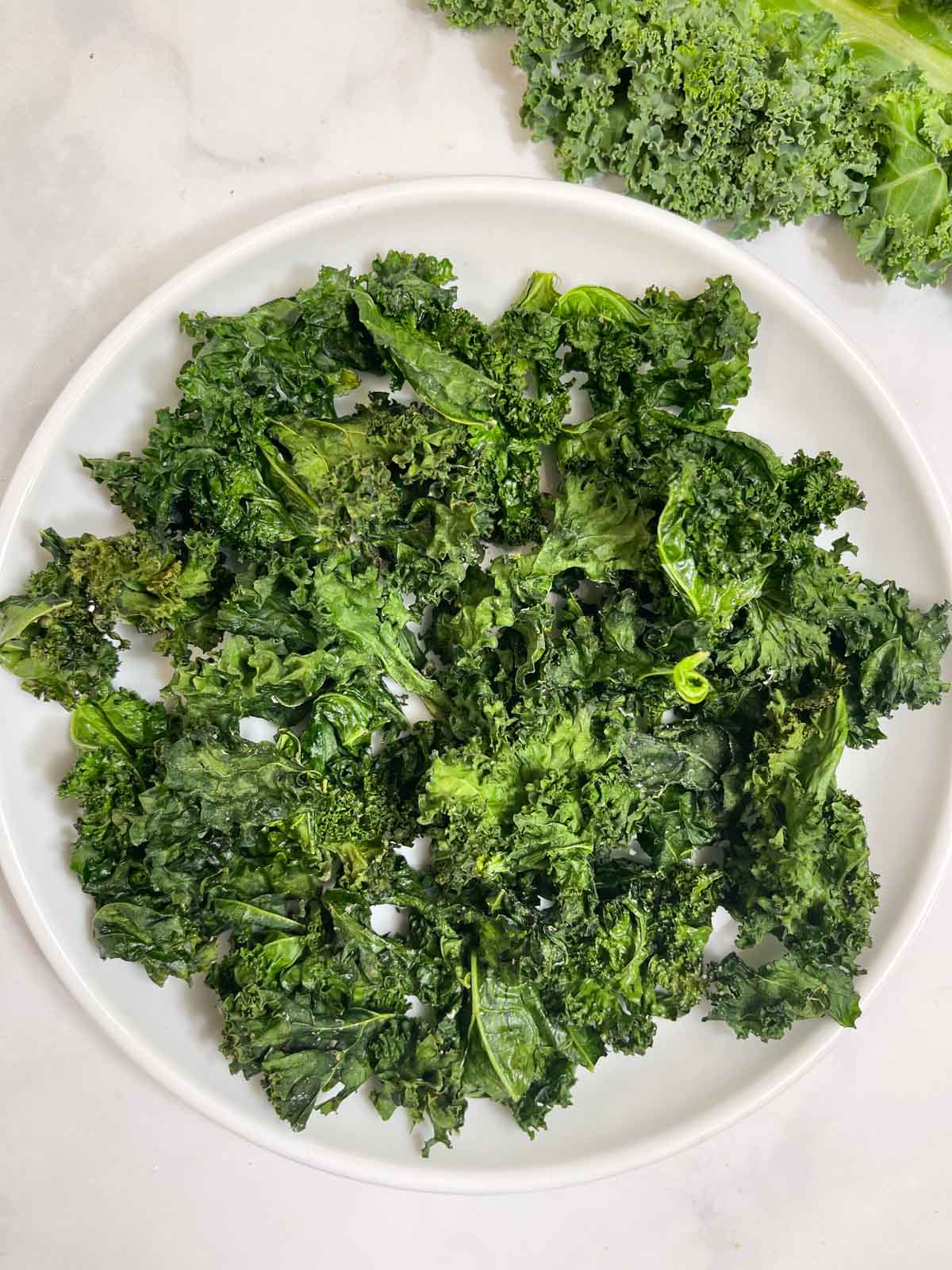 kale chips served on a plate