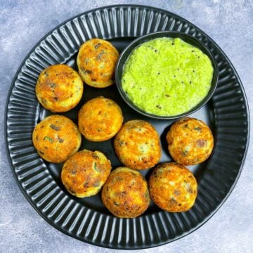 rava paddu served on a plate with coconut chutney on the side