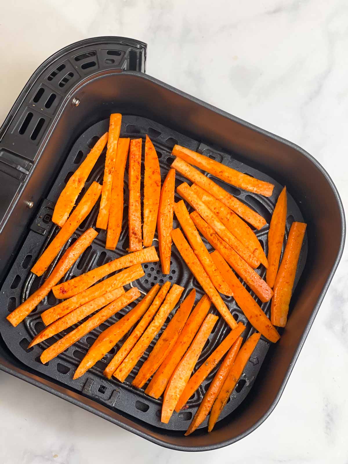 seasoned fries in the air fryer basker