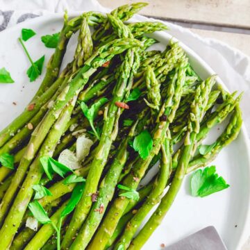 Instant Pot steamed asparagus on a plate