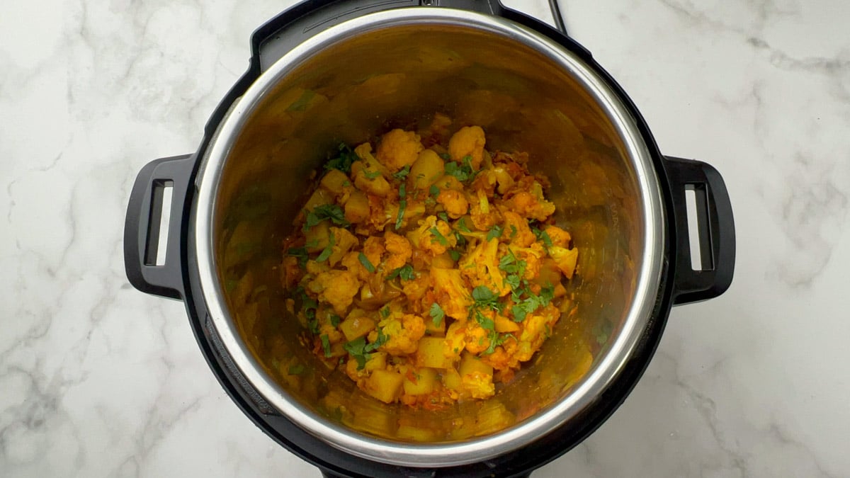 aloo gobi in the instant pot insert