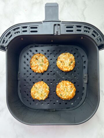 air fried sabudana fritters in the basket