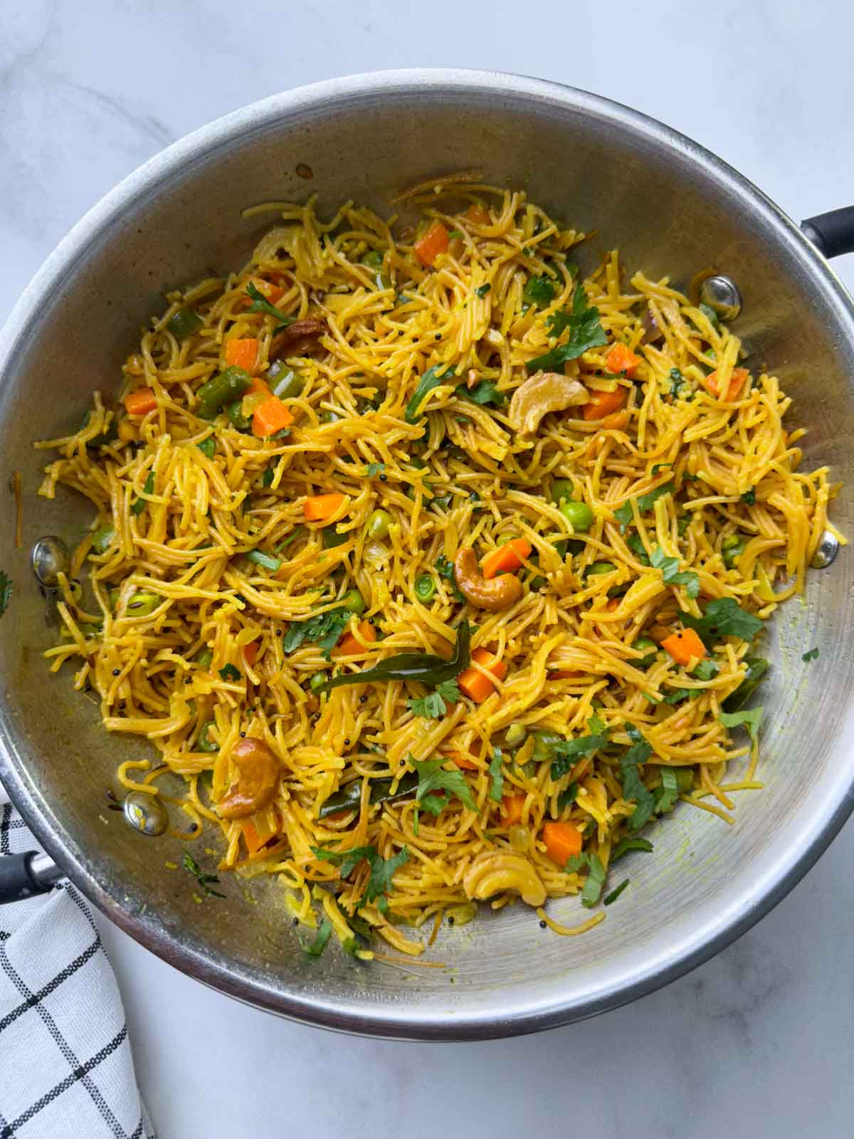 semiya upma in kadai garnished with coriander leaves