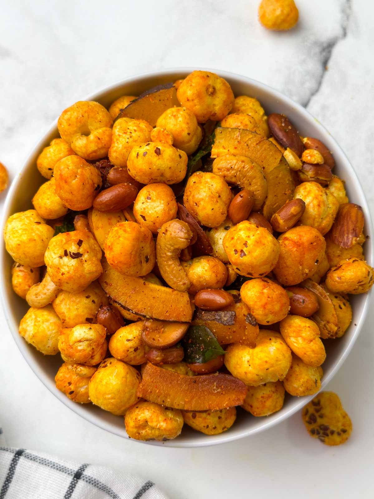 phool makhana chiwda served in a bowl