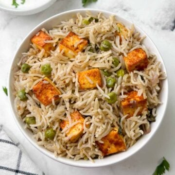 paneer peas pulao in a serving bowl