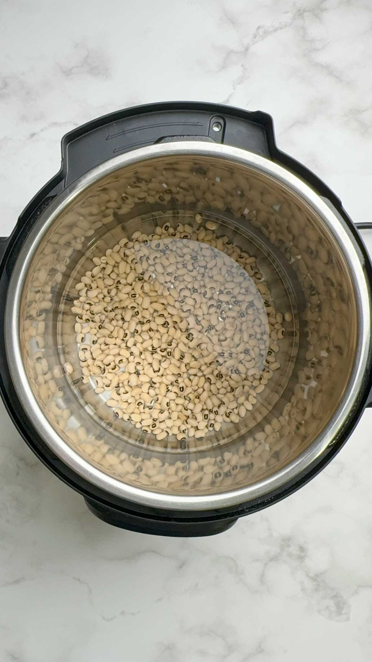 step to put black eyed peas in water in instant pot